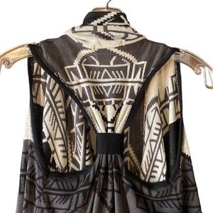 Closet Space Boho T-Back Black & Cream Sweater Vest Size M Great Condition!